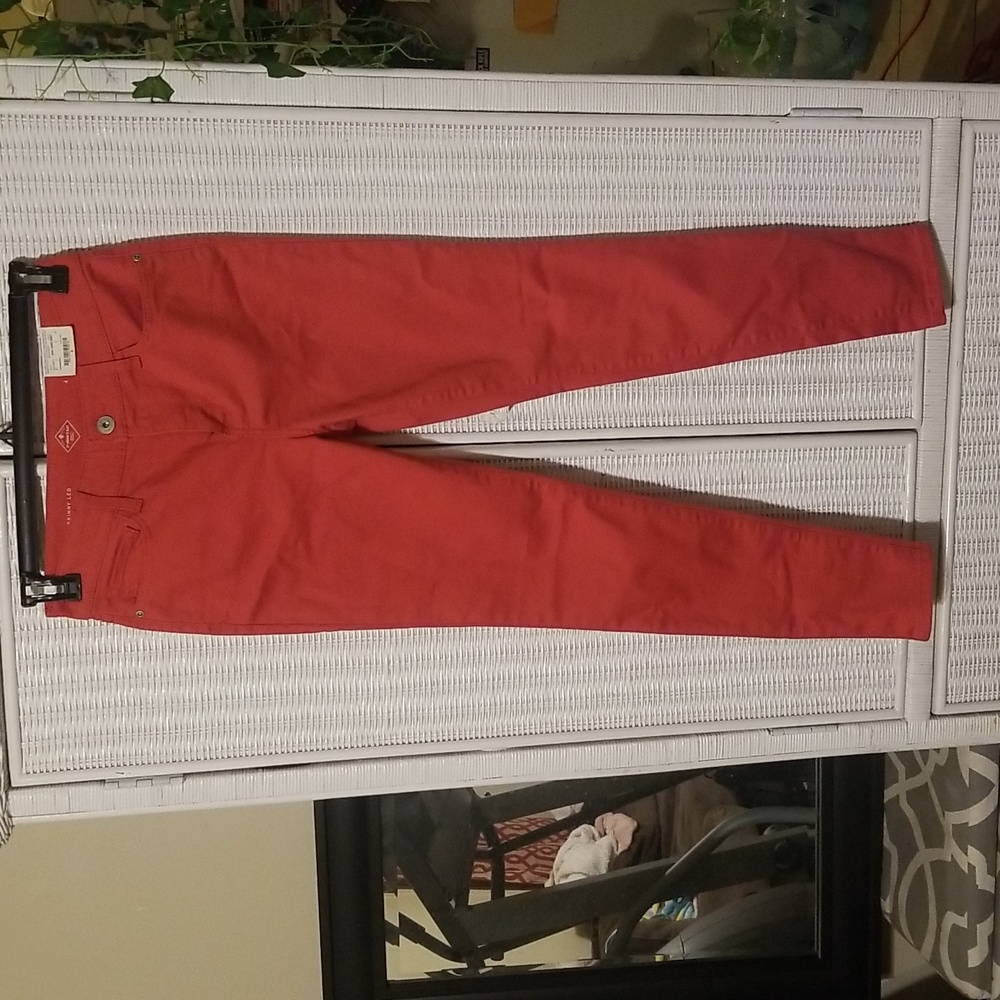 Women's St John's Bay Size 4 Skinny Leg Cranberry Color Jeans New with Tag